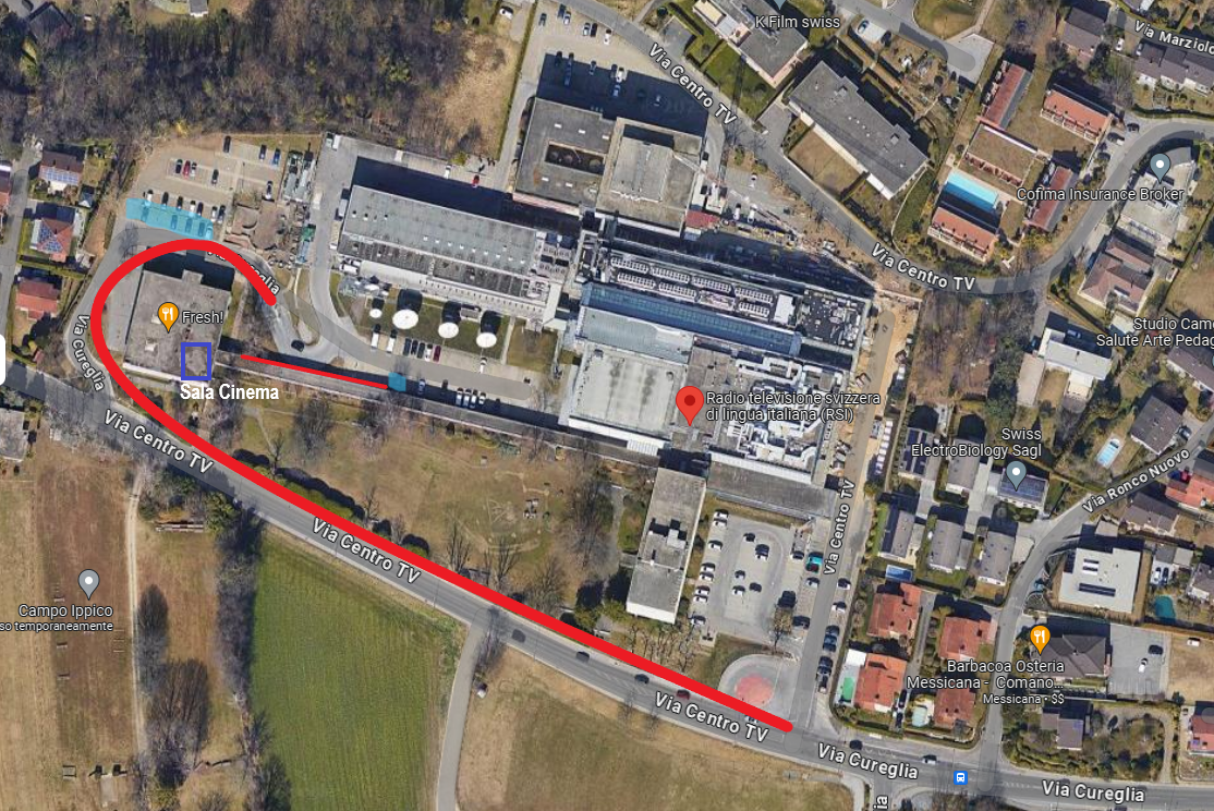 Accesso Sala Cinema - passerella e posteggi Accesso Sala Cinema - passerella e posteggi